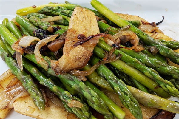 Asparagus with Apple & Onion