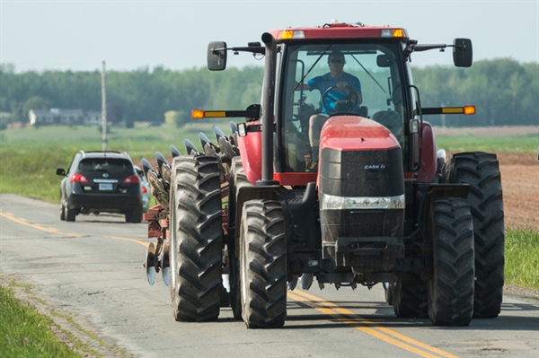 Farmers: Drivers don’t understand enormity of farm equipment on roadways