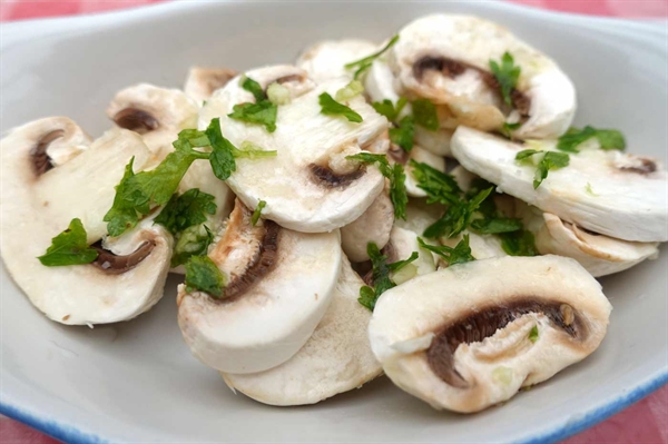 Fresh Mushroom and Parsley Salad