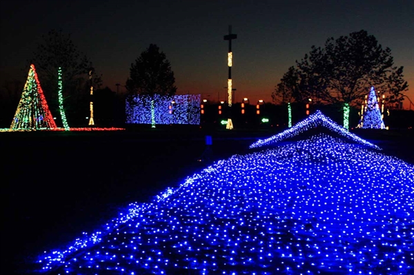 ‘Tis the season of Illuminate Light Show splendor