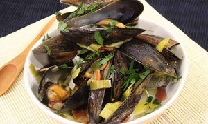 Cider-Braised Mussels with Bacon