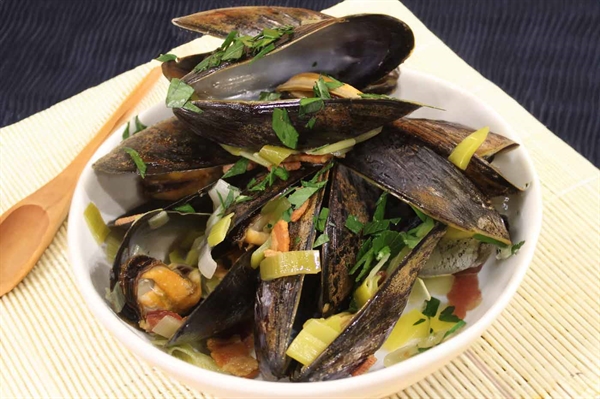 Cider-Braised Mussels with Bacon