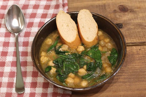 Spinach and Chickpea Soup